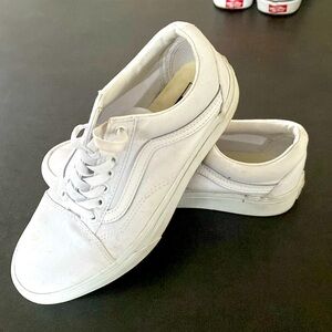 Vans women’s platforms old skool. White. Like new